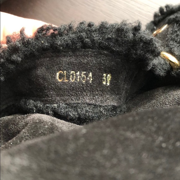 LOUIS VUITTON AUTHENTIC SNOWY FLAT BOOTS. - Picture 8 of 8